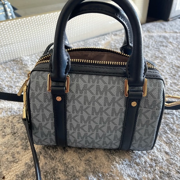 Michael Kors purse - Picture 2 of 3